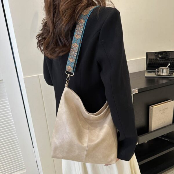 Women's Shoulder Bag With Ethnic Style Wide Shoulder Strap Ins Large Capacity Bucket Crossbody Bags Fashion Handbag - Image 2