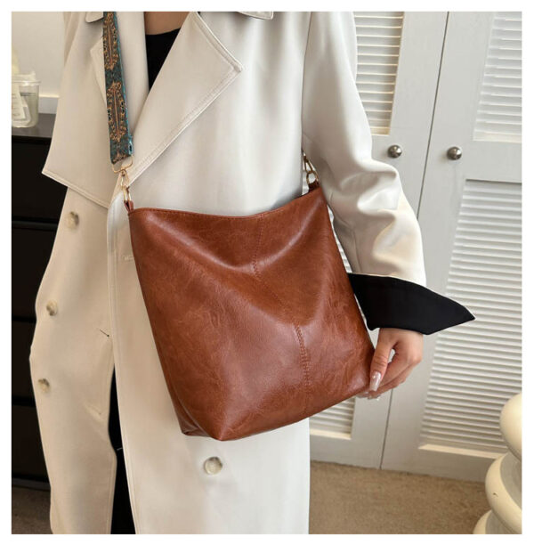 Women's Shoulder Bag With Ethnic Style Wide Shoulder Strap Ins Large Capacity Bucket Crossbody Bags Fashion Handbag - Image 6