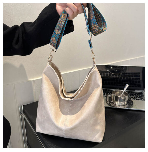 Women's Shoulder Bag With Ethnic Style Wide Shoulder Strap Ins Large Capacity Bucket Crossbody Bags Fashion Handbag - Image 3