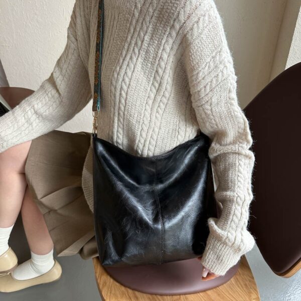 Women's Shoulder Bag With Ethnic Style Wide Shoulder Strap Ins Large Capacity Bucket Crossbody Bags Fashion Handbag - Image 4